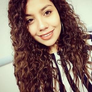 Meet your Posher, Karina